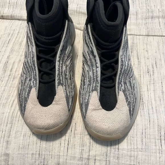 Yeezy 's (7 pair) various styles worn + lightly worn - Picture 10 of 16
